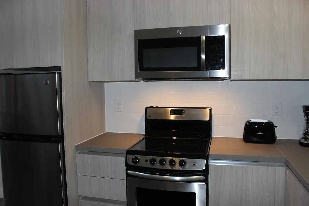 Living Suites Toronto - Queens Park شقة