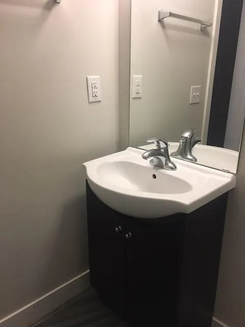 Living Suites Toronto - Queens Park Apartmán